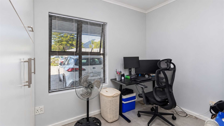 To Let 2 Bedroom Property for Rent in Loucharmante Western Cape
